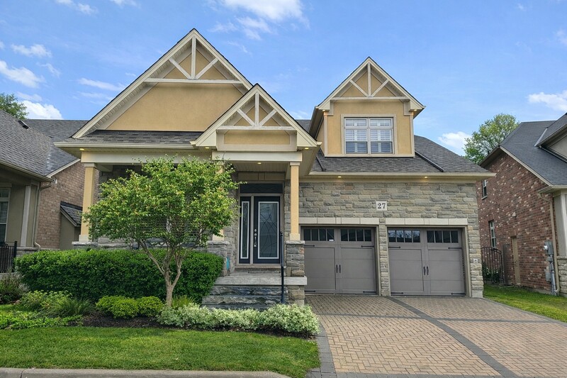 LARGE BUNGALOFT IN QUIET ANCASTER NEIGHBOURHOOD!